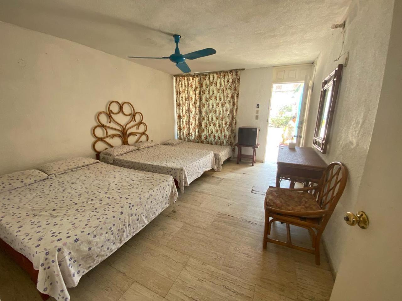 Hotel Casa De Huespedes Walton Acapulco Esterno foto